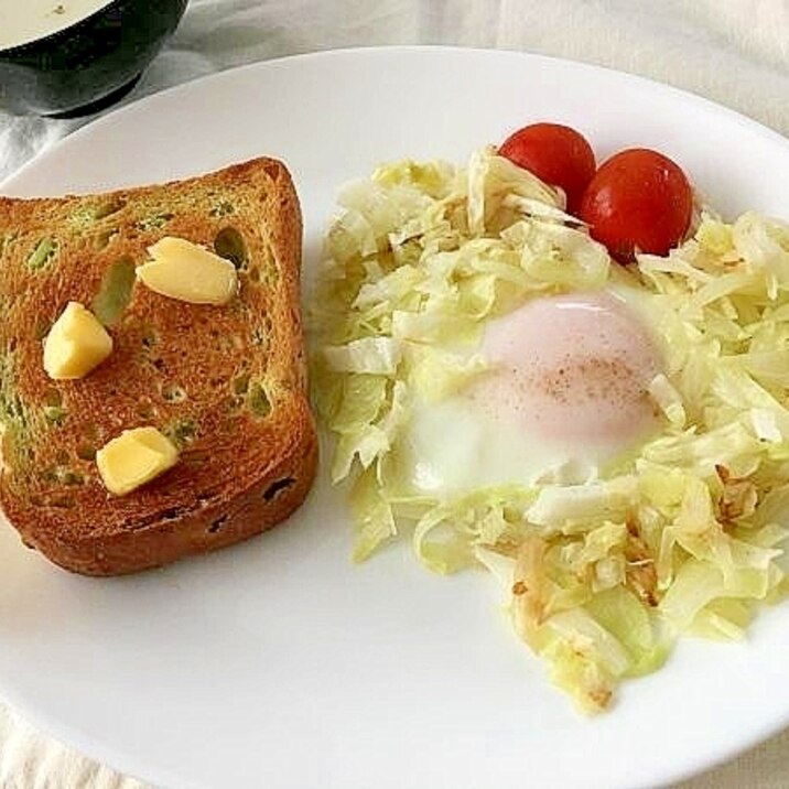 ま~るくまとまる!キャベツの籠の目玉焼き